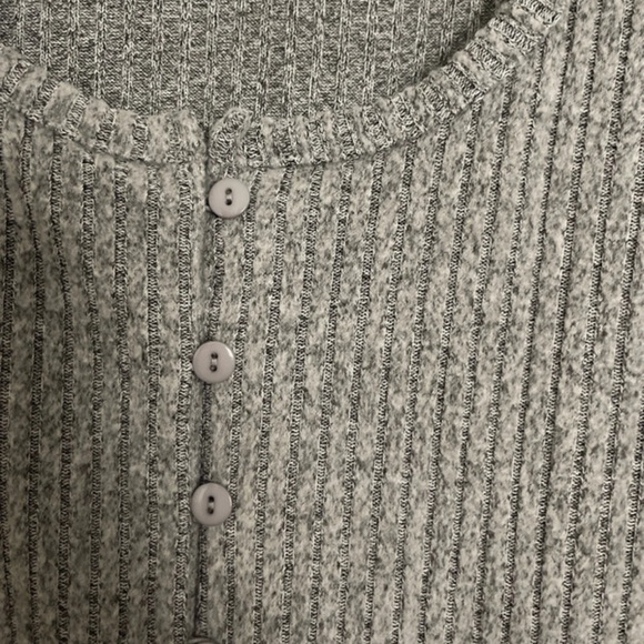 Baddie Furlike Henley - Picture 2 of 3